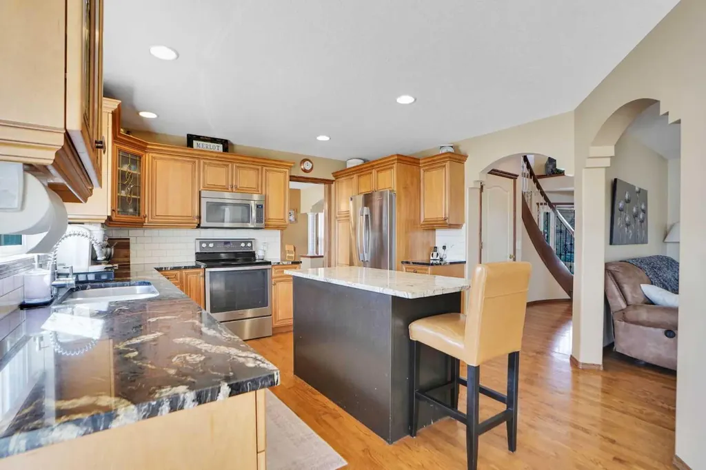 32 Harvest Park Way NE Calgary AB T3K 4K8