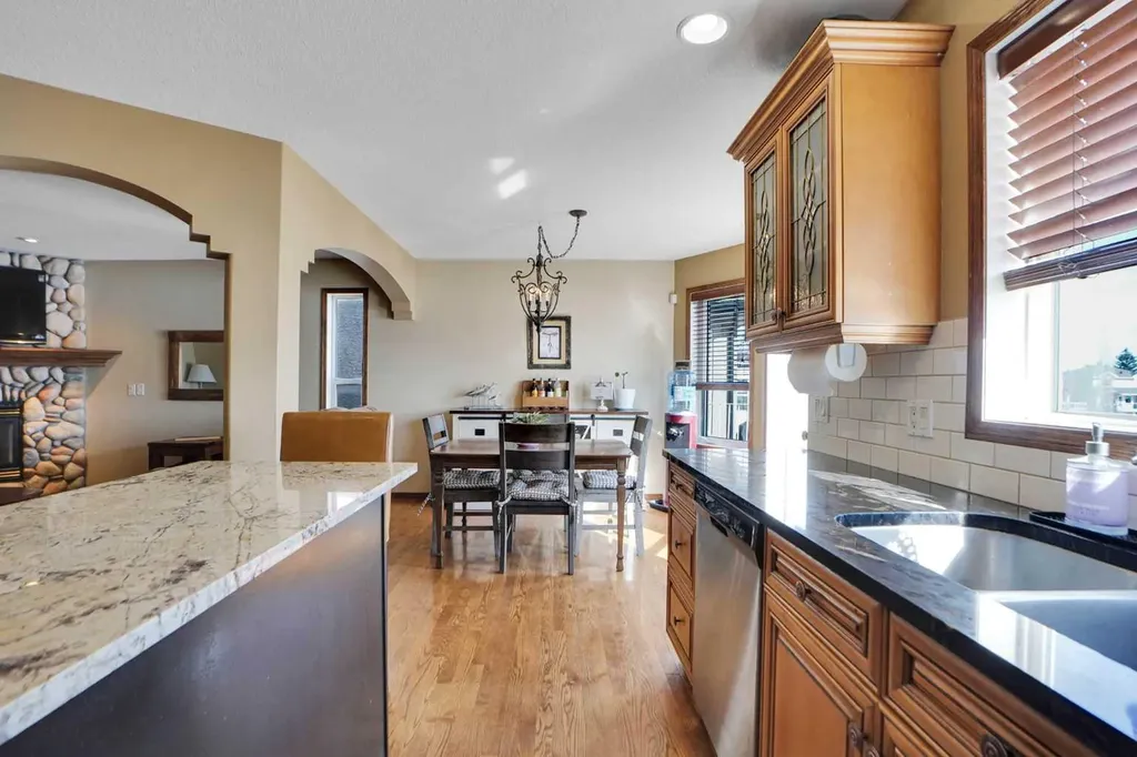 32 Harvest Park Way NE Calgary AB T3K 4K8