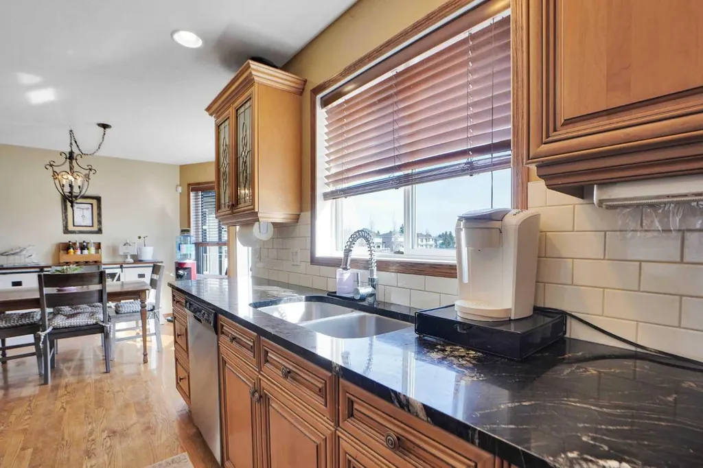 32 Harvest Park Way NE Calgary AB T3K 4K8