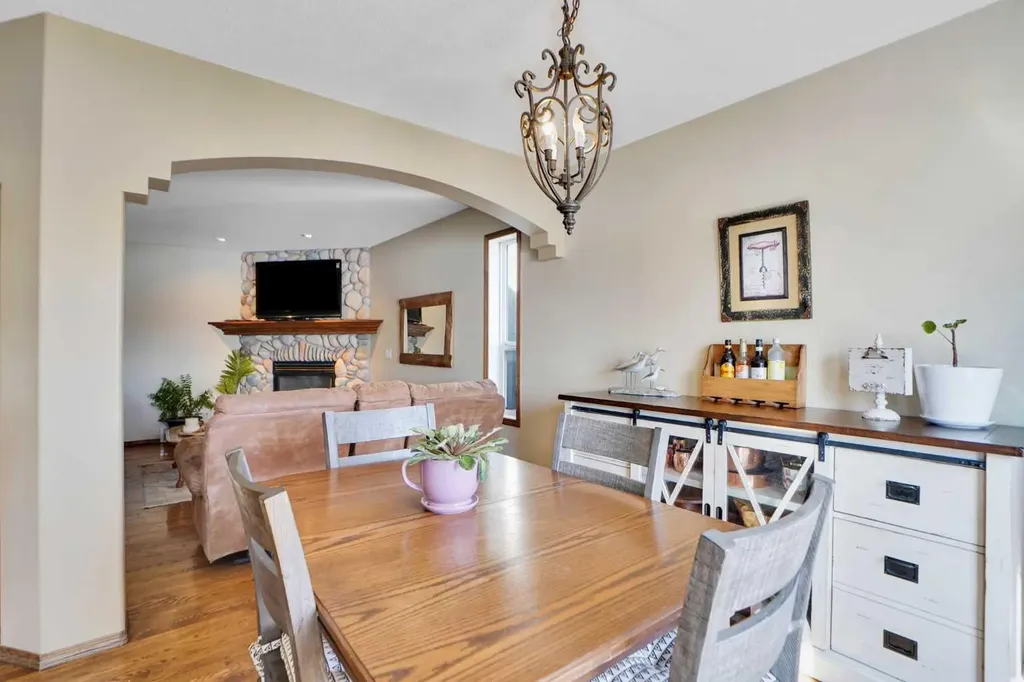 32 Harvest Park Way NE Calgary AB T3K 4K8