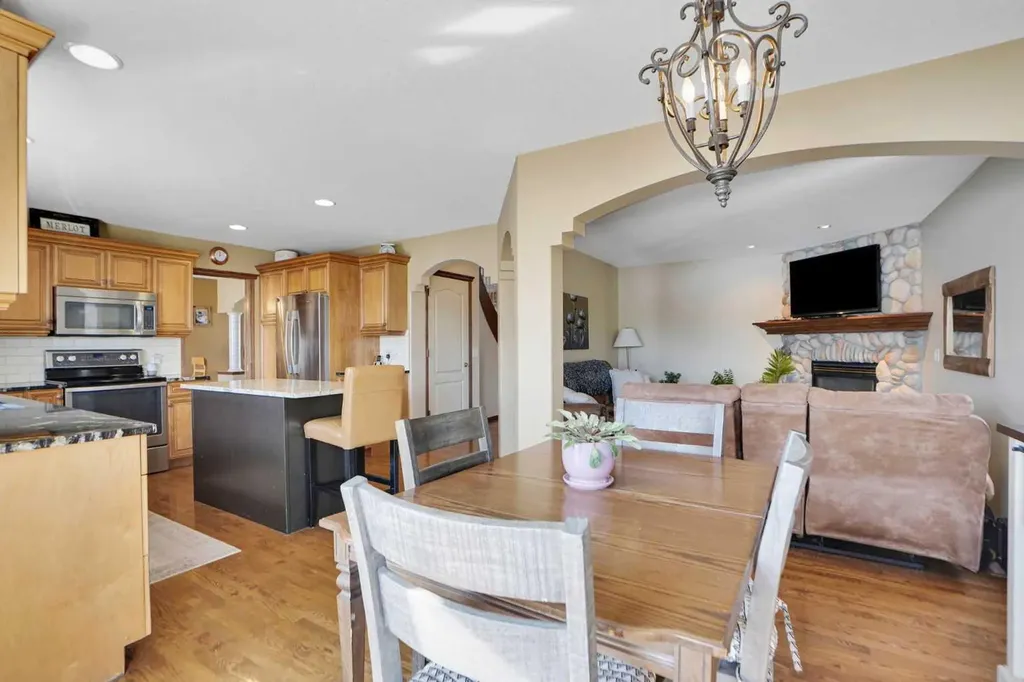 32 Harvest Park Way NE Calgary AB T3K 4K8