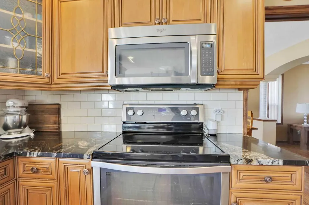 32 Harvest Park Way NE Calgary AB T3K 4K8