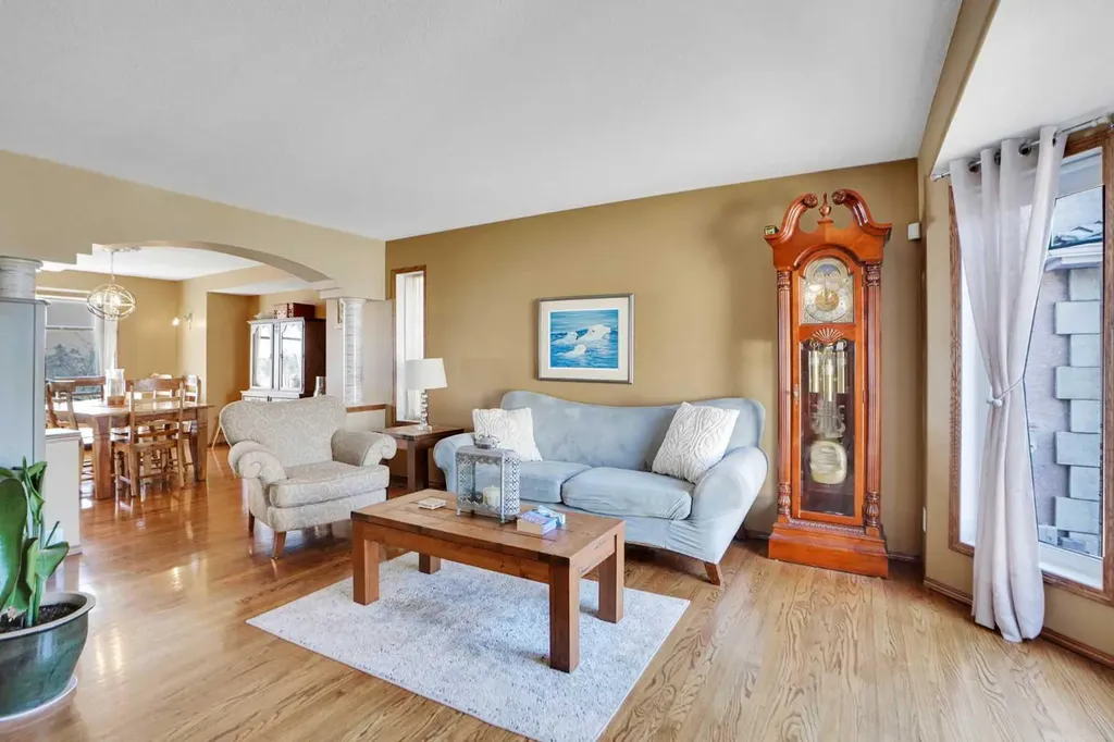 32 Harvest Park Way NE Calgary AB T3K 4K8