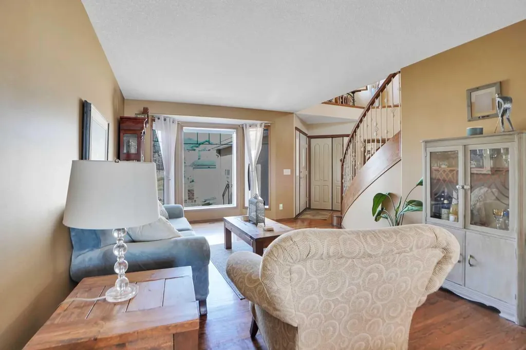32 Harvest Park Way NE Calgary AB T3K 4K8