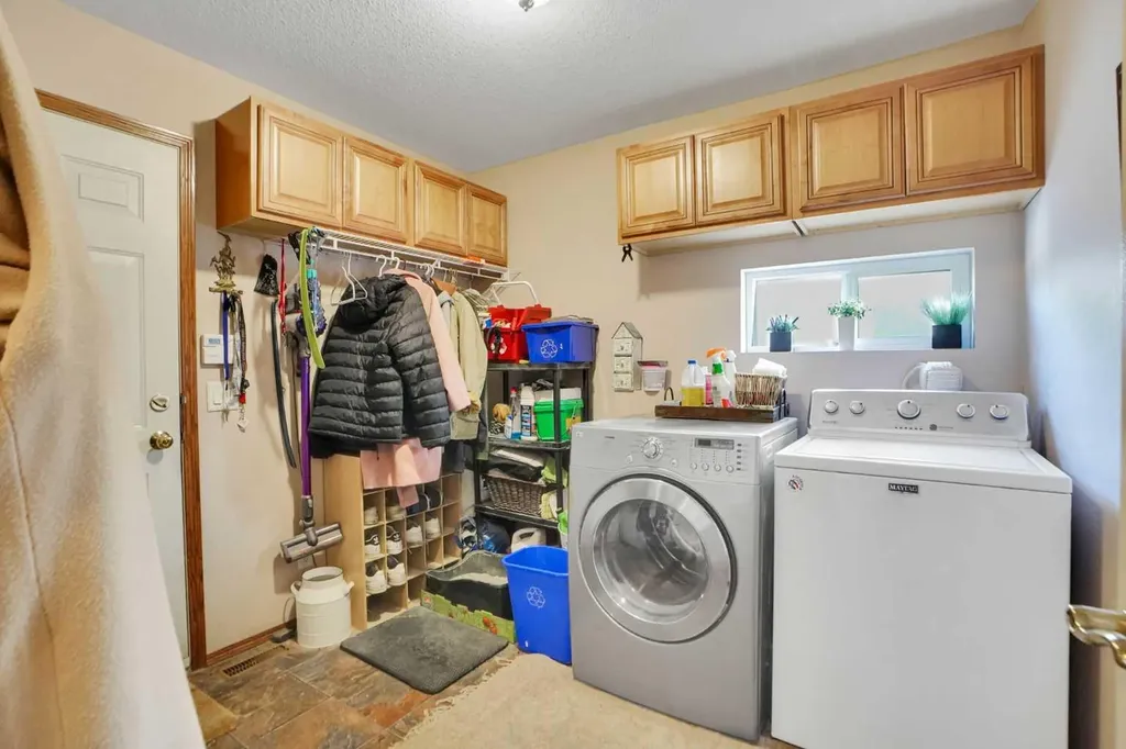 32 Harvest Park Way NE Calgary AB T3K 4K8