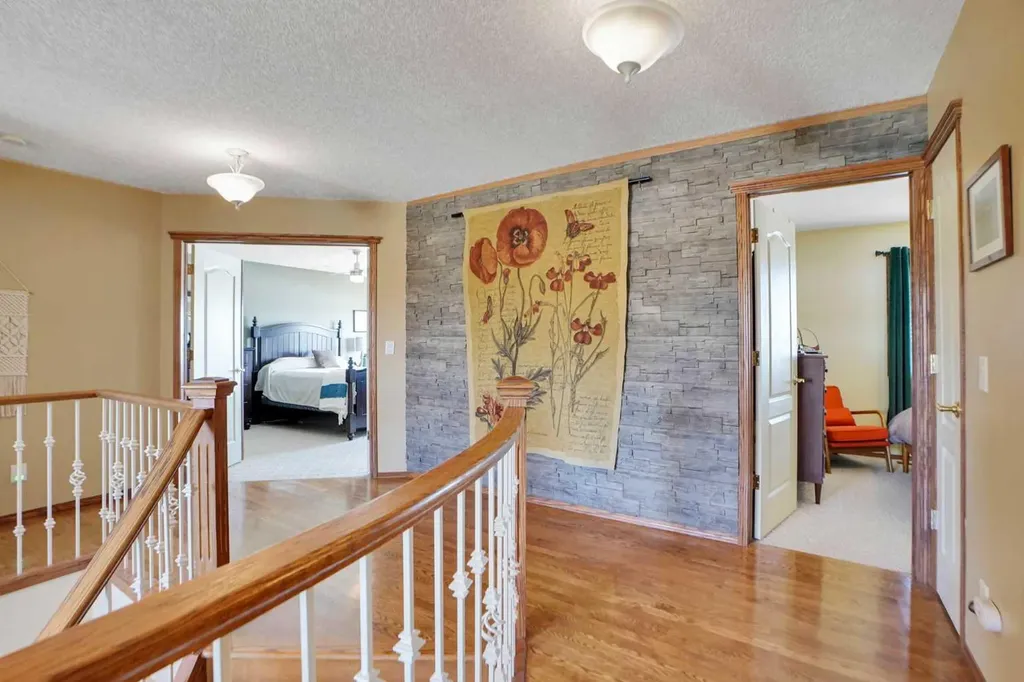 32 Harvest Park Way NE Calgary AB T3K 4K8
