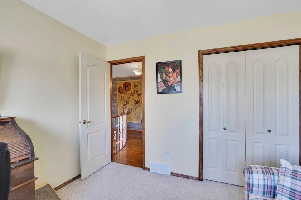 32 Harvest Park Way NE Calgary AB T3K 4K8