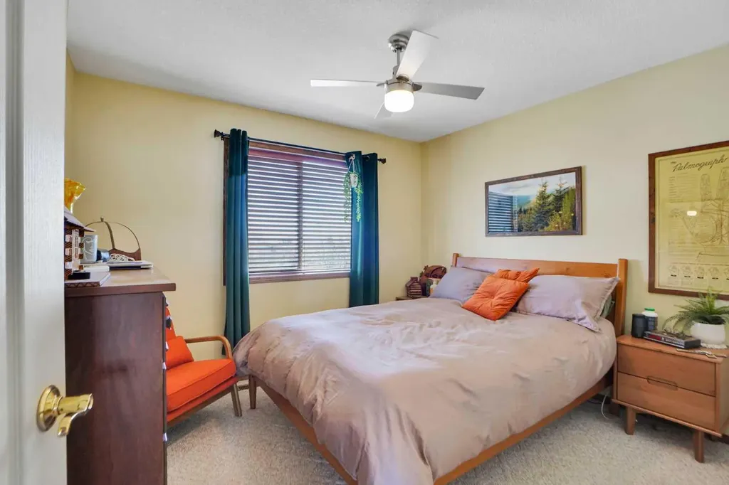 32 Harvest Park Way NE Calgary AB T3K 4K8