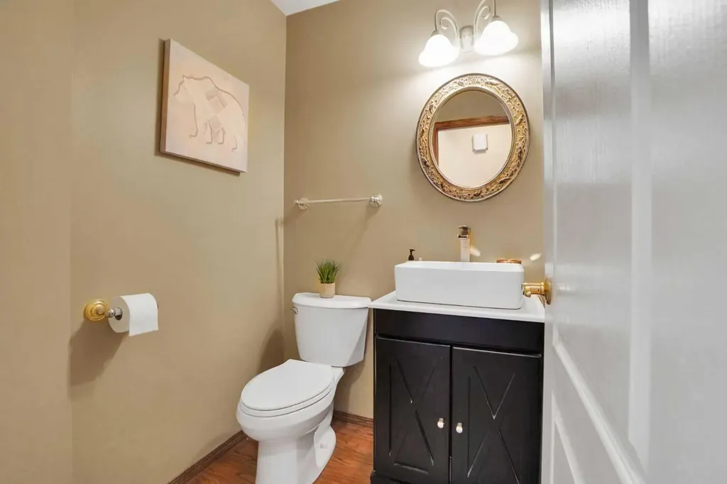 32 Harvest Park Way NE Calgary AB T3K 4K8