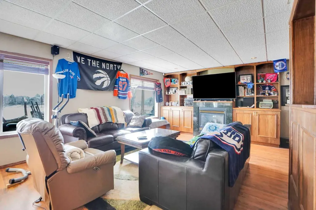 32 Harvest Park Way NE Calgary AB T3K 4K8