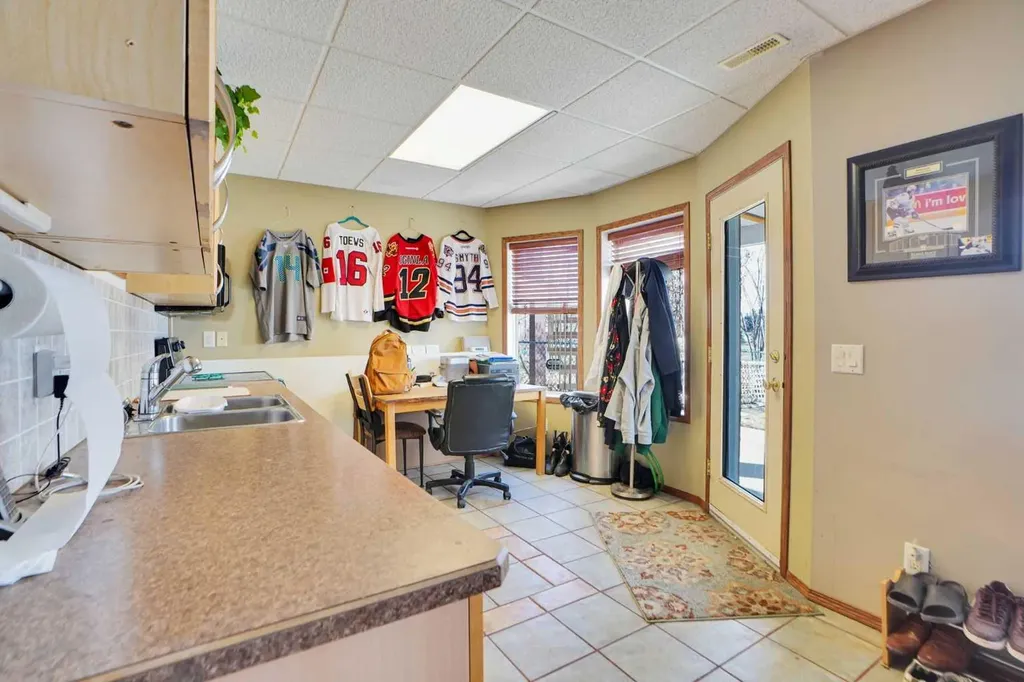 32 Harvest Park Way NE Calgary AB T3K 4K8