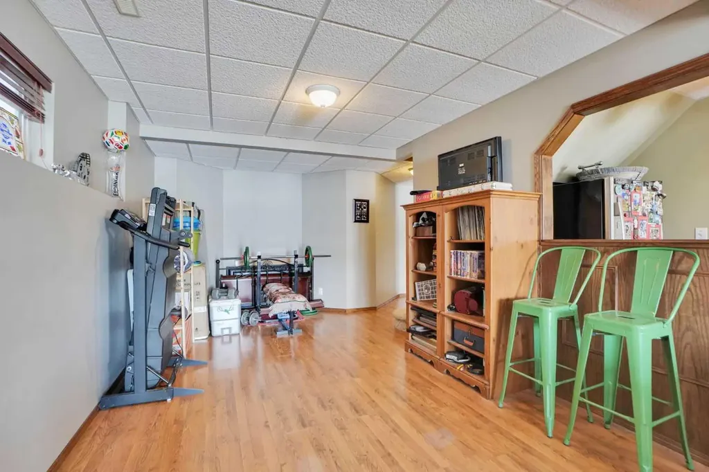 32 Harvest Park Way NE Calgary AB T3K 4K8