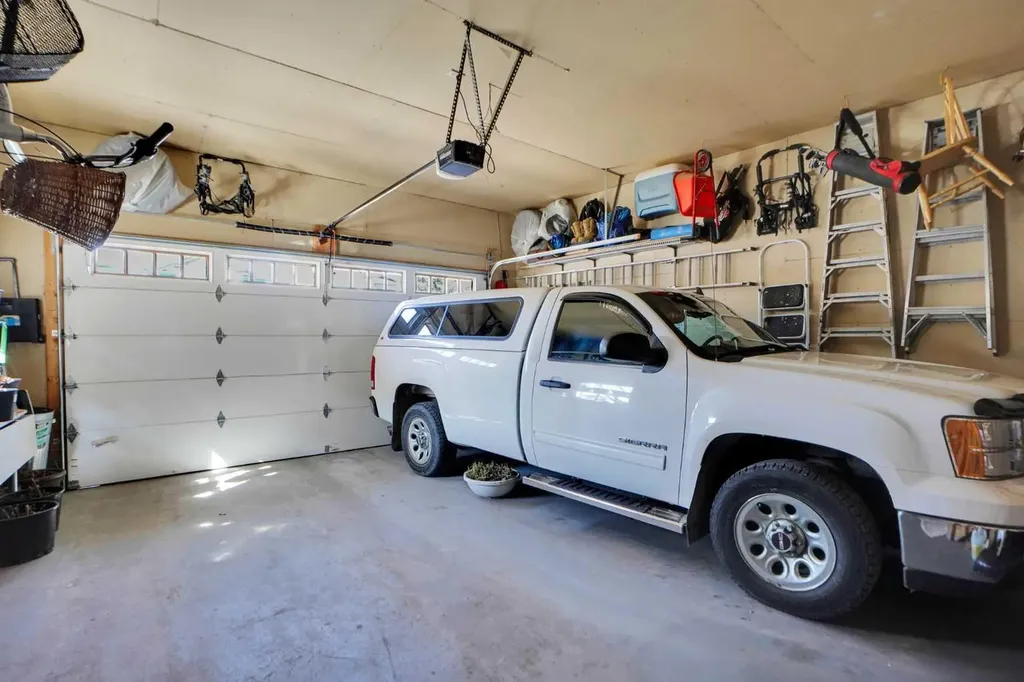 32 Harvest Park Way NE Calgary AB T3K 4K8