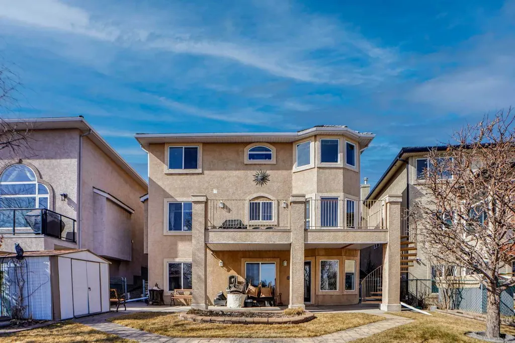32 Harvest Park Way NE Calgary AB T3K 4K8