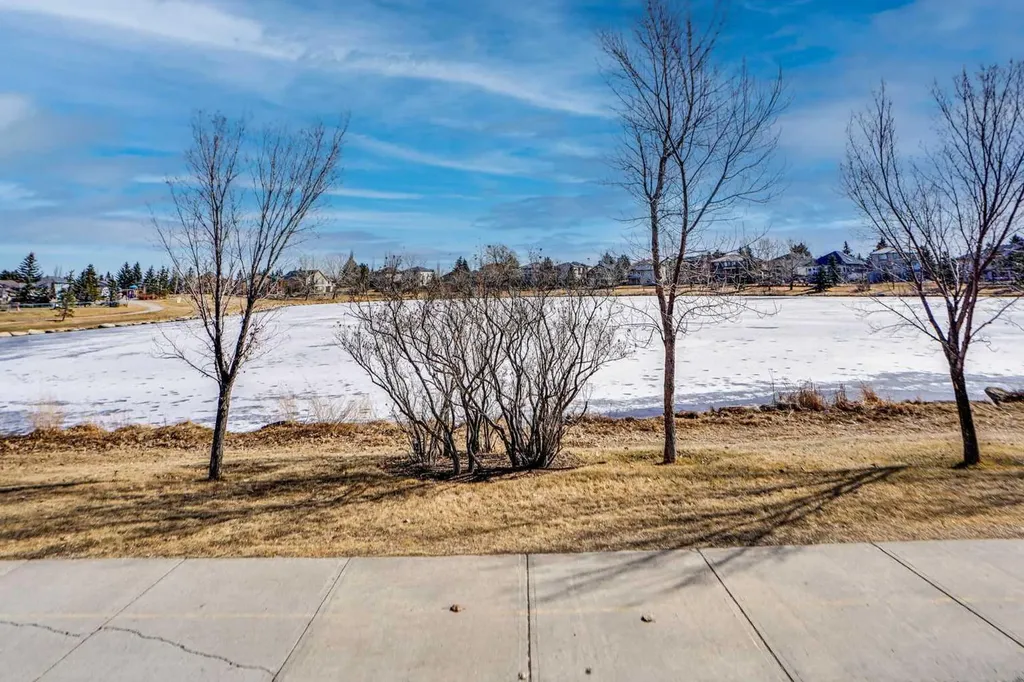 32 Harvest Park Way NE Calgary AB T3K 4K8