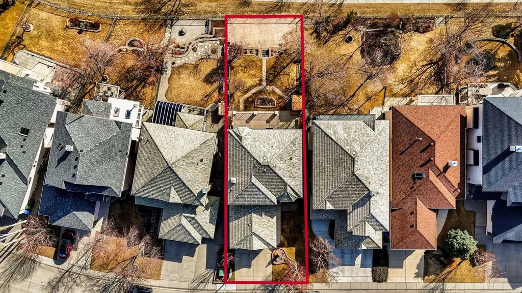32 Harvest Park Way NE Calgary AB T3K 4K8