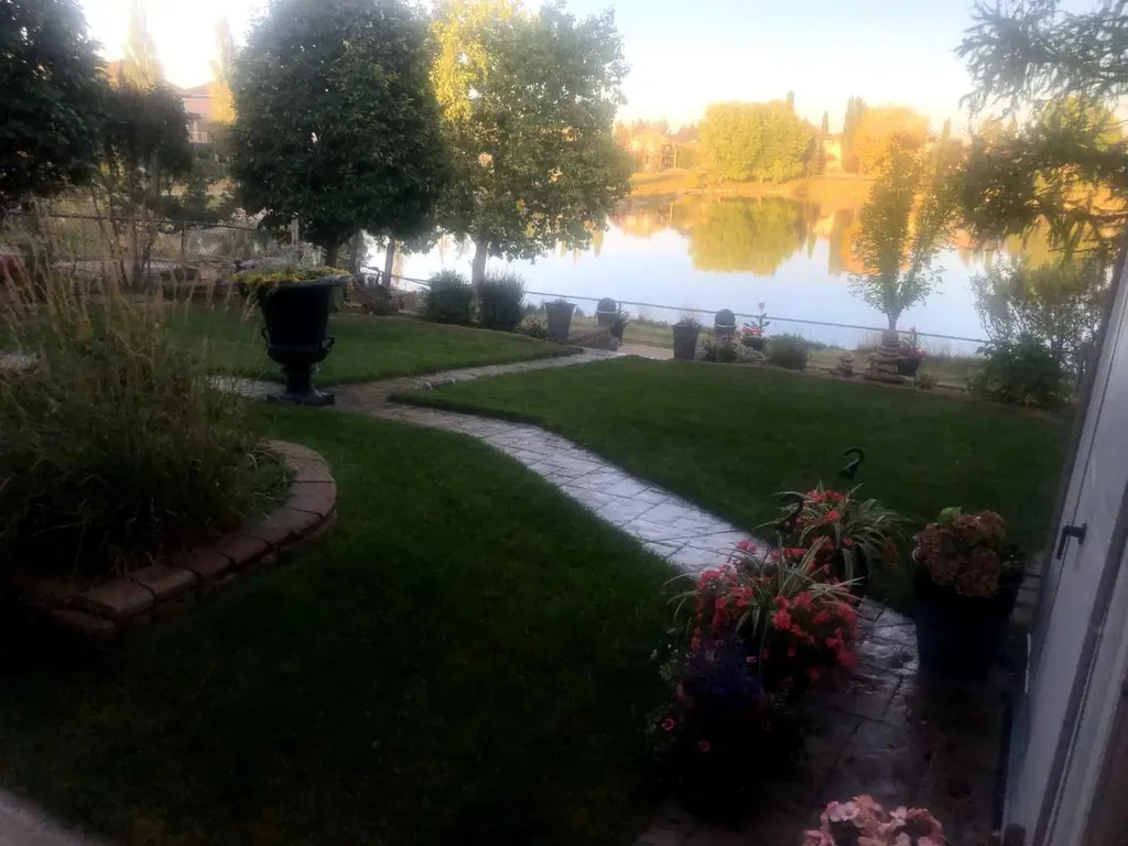 32 Harvest Park Way NE Calgary AB T3K 4K8