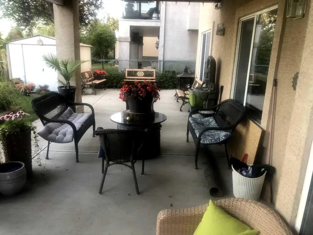 32 Harvest Park Way NE Calgary AB T3K 4K8