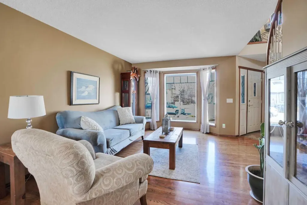32 Harvest Park Way NE Calgary AB T3K 4K8