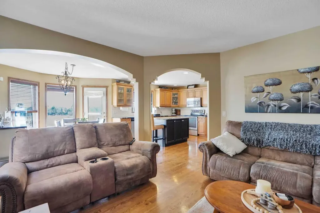 32 Harvest Park Way NE Calgary AB T3K 4K8