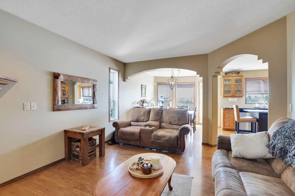 32 Harvest Park Way NE Calgary AB T3K 4K8