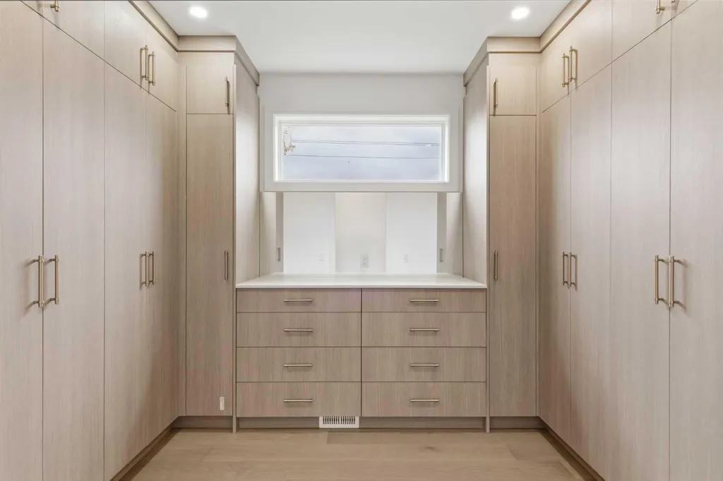 209 Windermere Road SW Calgary AB T3C 3K9