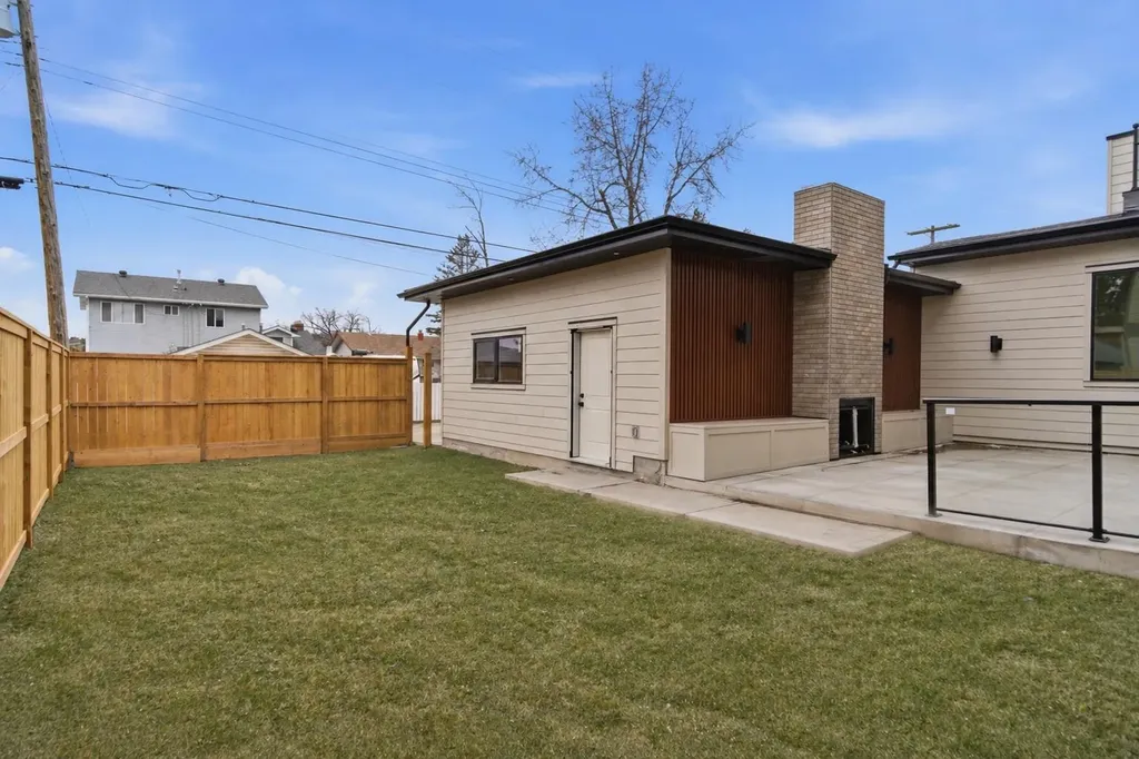 209 Windermere Road SW Calgary AB T3C 3K9