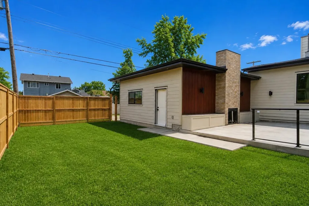 209 Windermere Road SW Calgary AB T3C 3K9