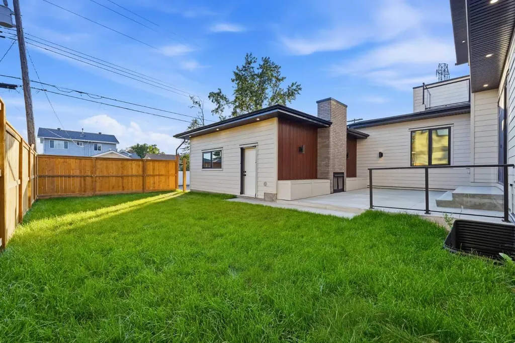 209 Windermere Road SW Calgary AB T3C 3K9