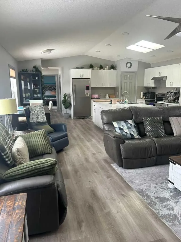 270165 Range Road 291 SE Airdrie AB T4B 3N6