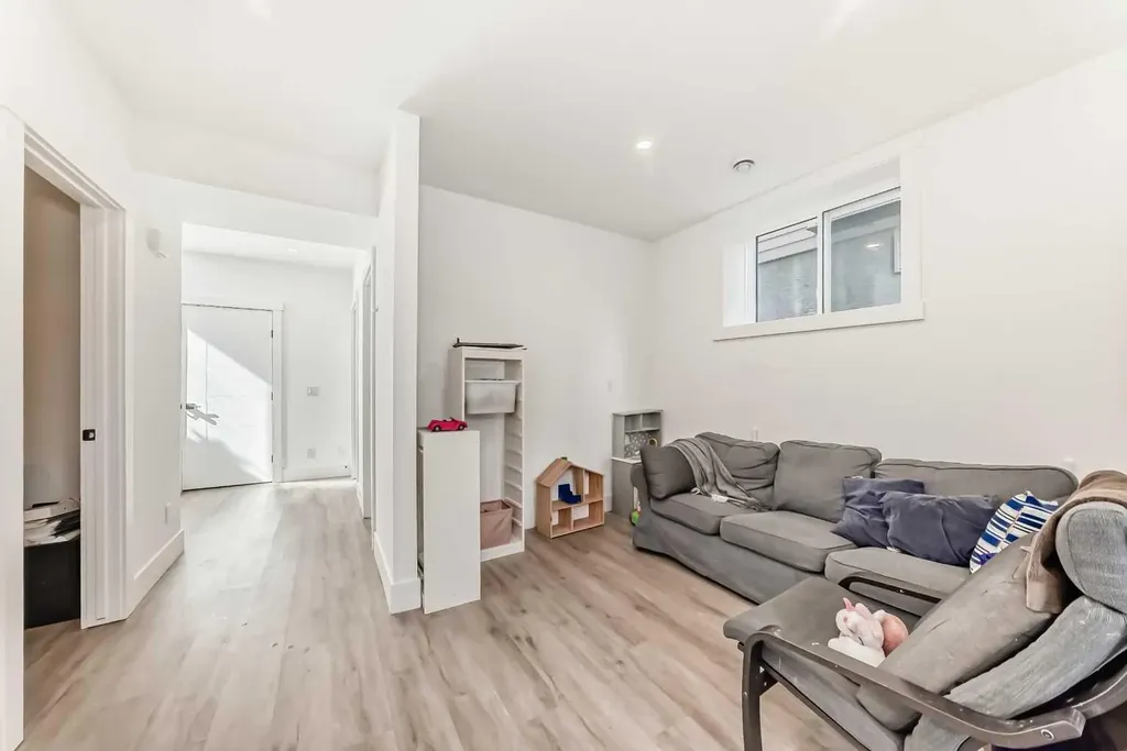 166 69 Street SW Calgary AB T3H5C7