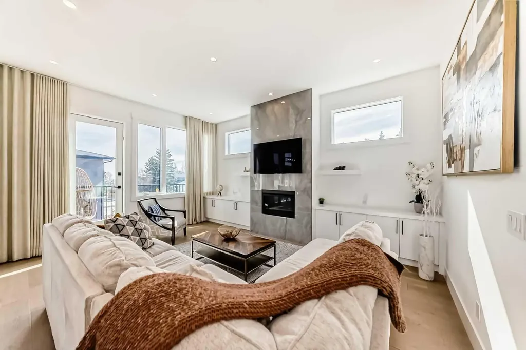 166 69 Street SW Calgary AB T3H5C7