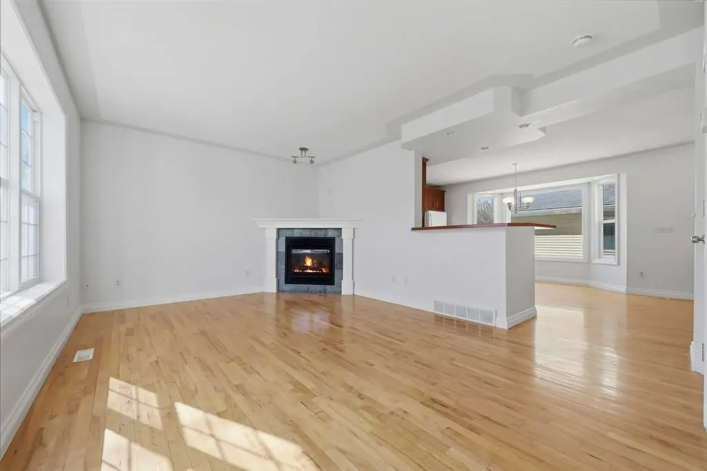 172 Somme Manor SW Calgary AB T2T 6L5