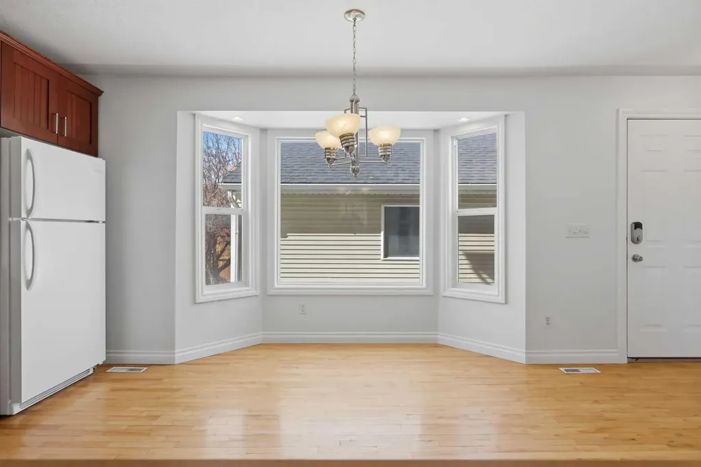 172 Somme Manor SW Calgary AB T2T 6L5