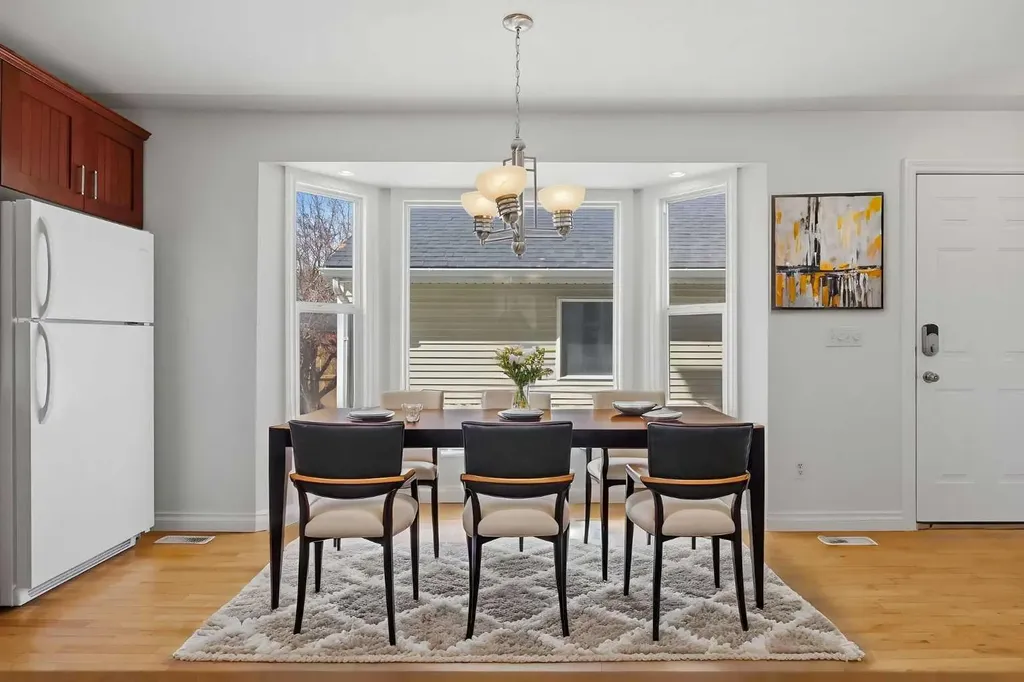 172 Somme Manor SW Calgary AB T2T 6L5