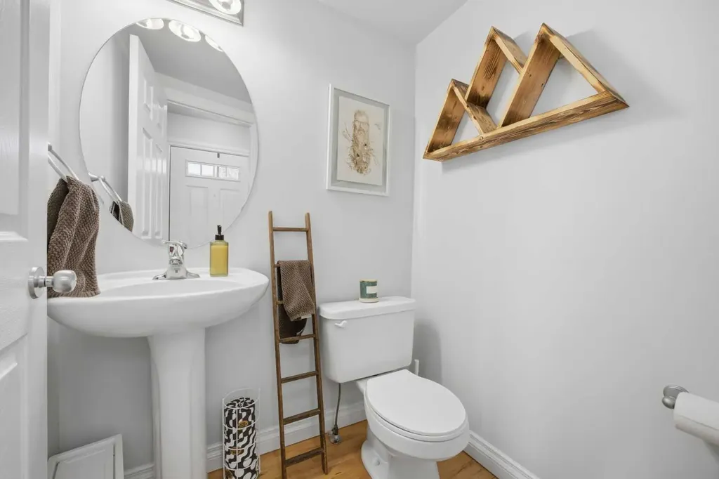 172 Somme Manor SW Calgary AB T2T 6L5