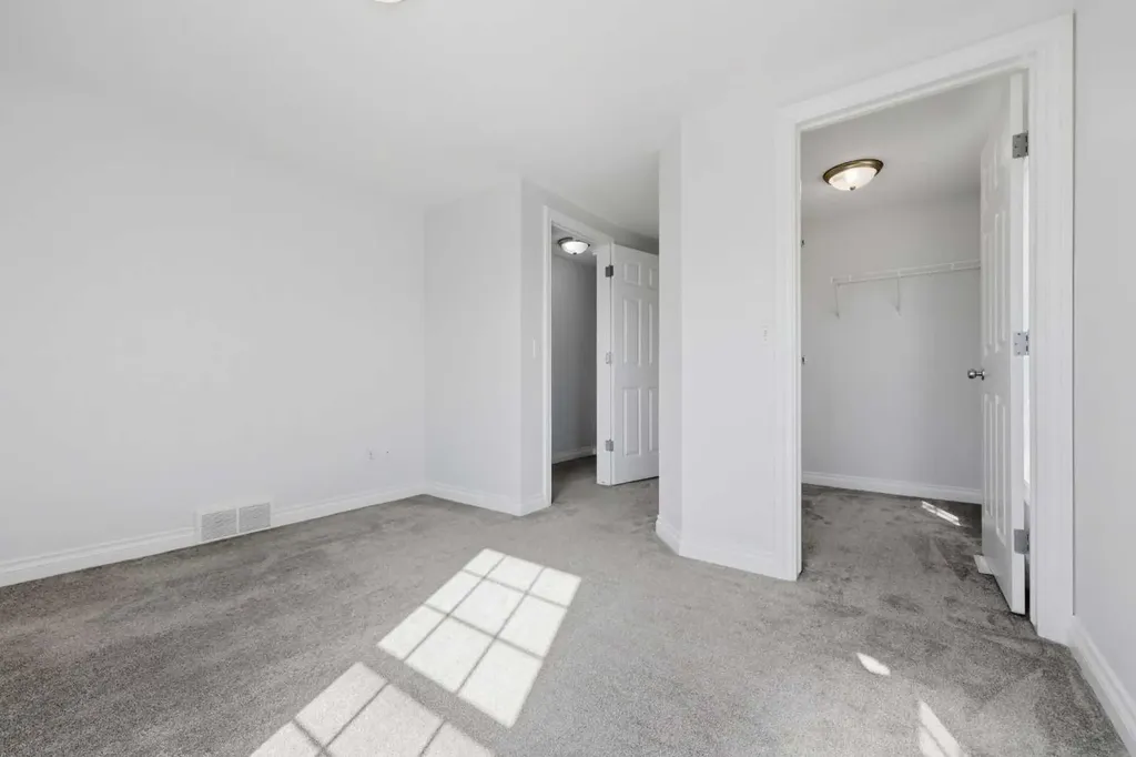 172 Somme Manor SW Calgary AB T2T 6L5