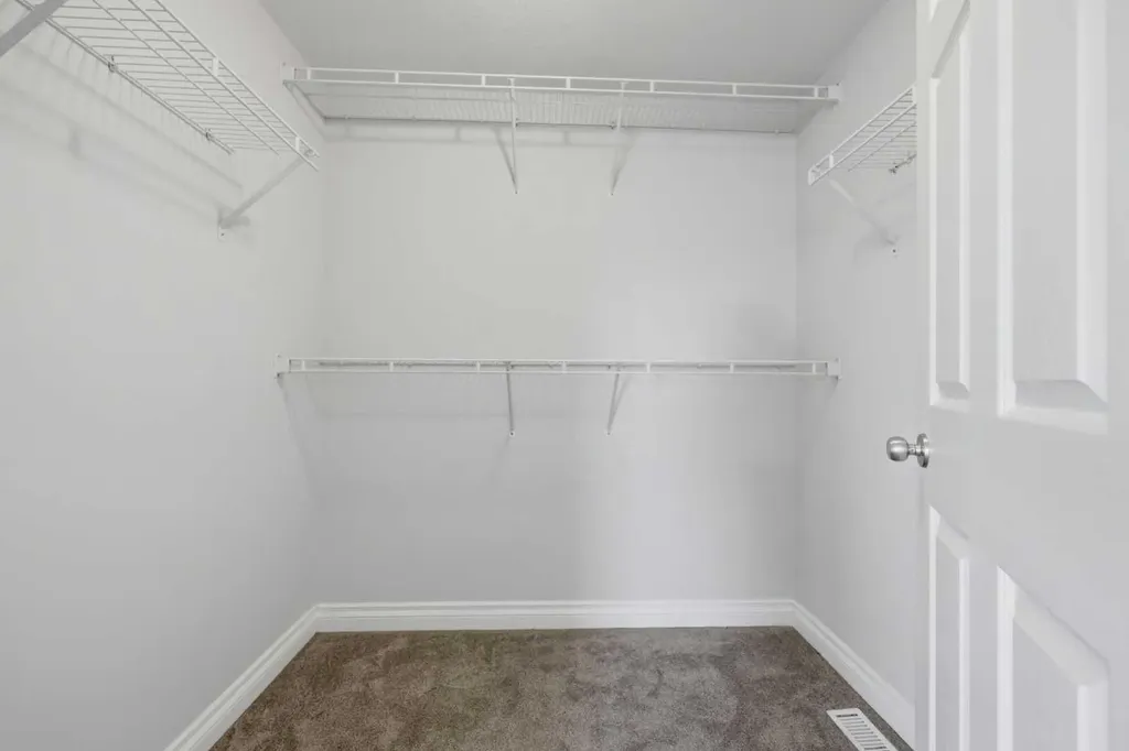 172 Somme Manor SW Calgary AB T2T 6L5