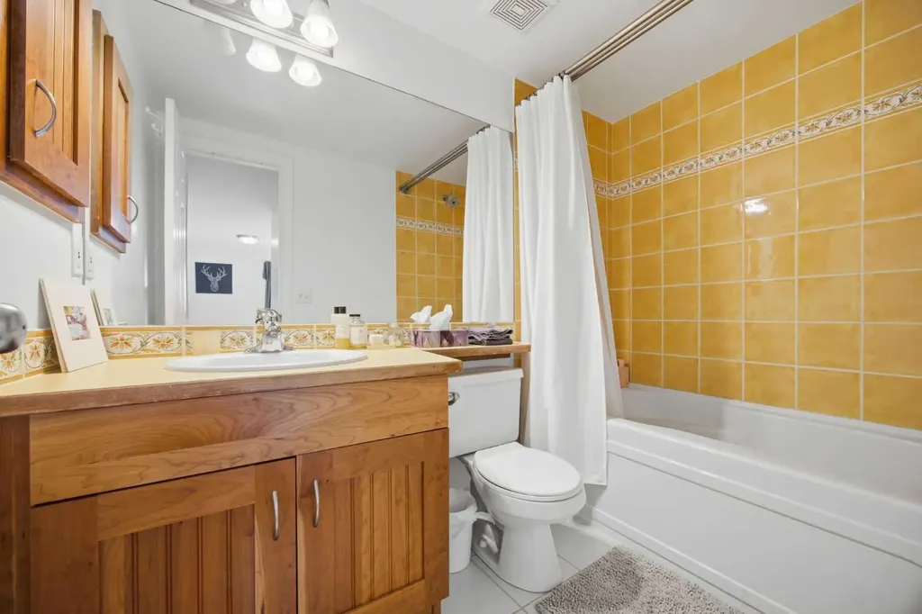 172 Somme Manor SW Calgary AB T2T 6L5