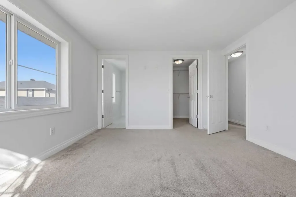 172 Somme Manor SW Calgary AB T2T 6L5