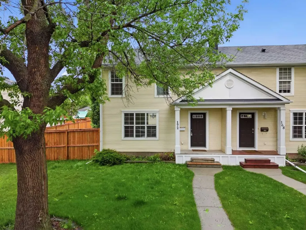 172 Somme Manor SW Calgary AB T2T 6L5
