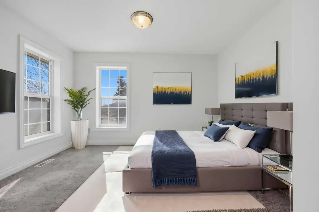 172 Somme Manor SW Calgary AB T2T 6L5