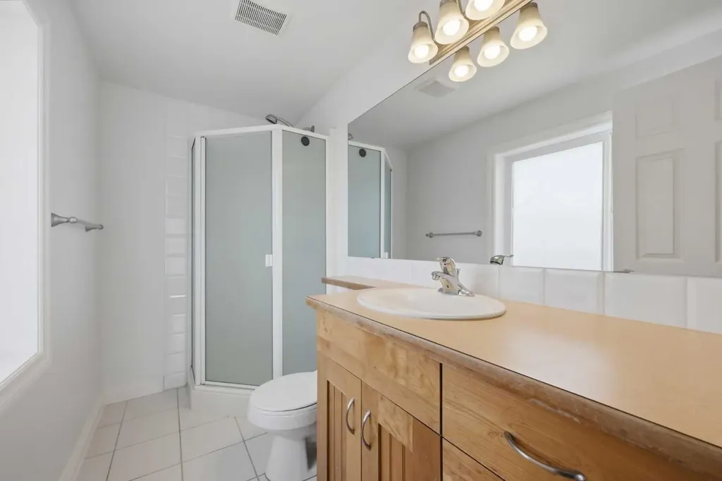 172 Somme Manor SW Calgary AB T2T 6L5