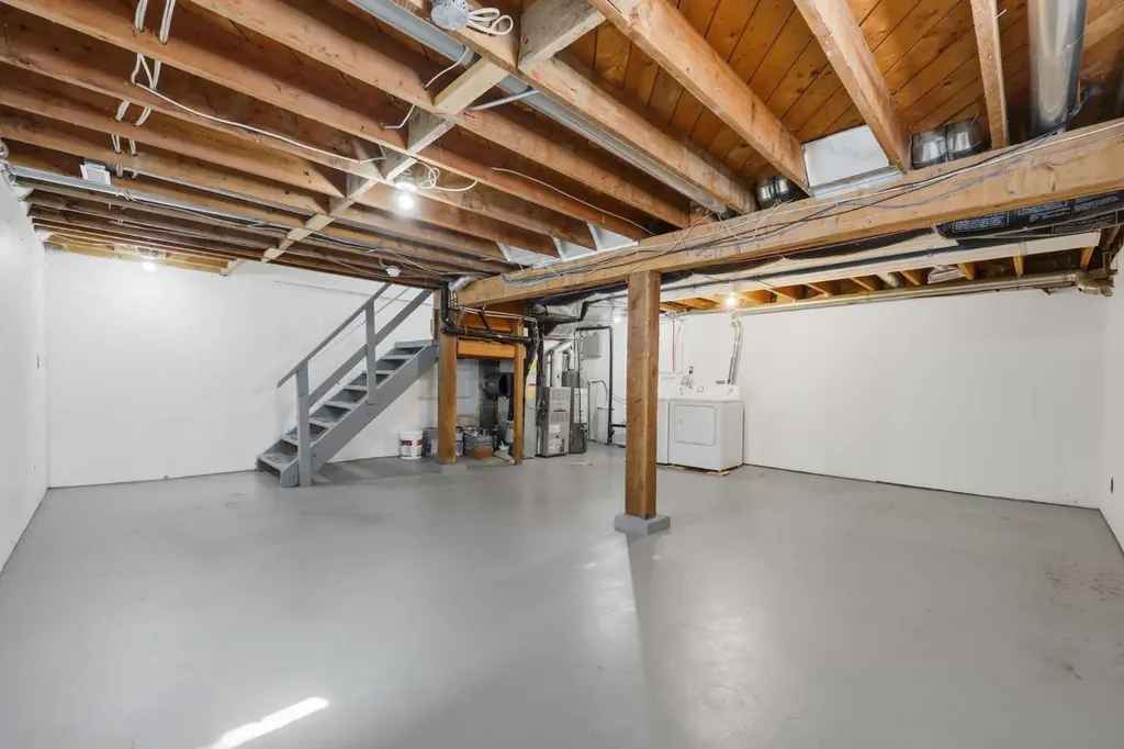 172 Somme Manor SW Calgary AB T2T 6L5