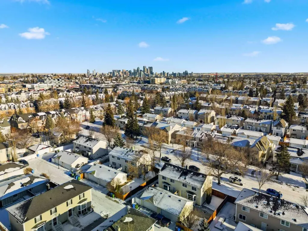 172 Somme Manor SW Calgary AB T2T 6L5