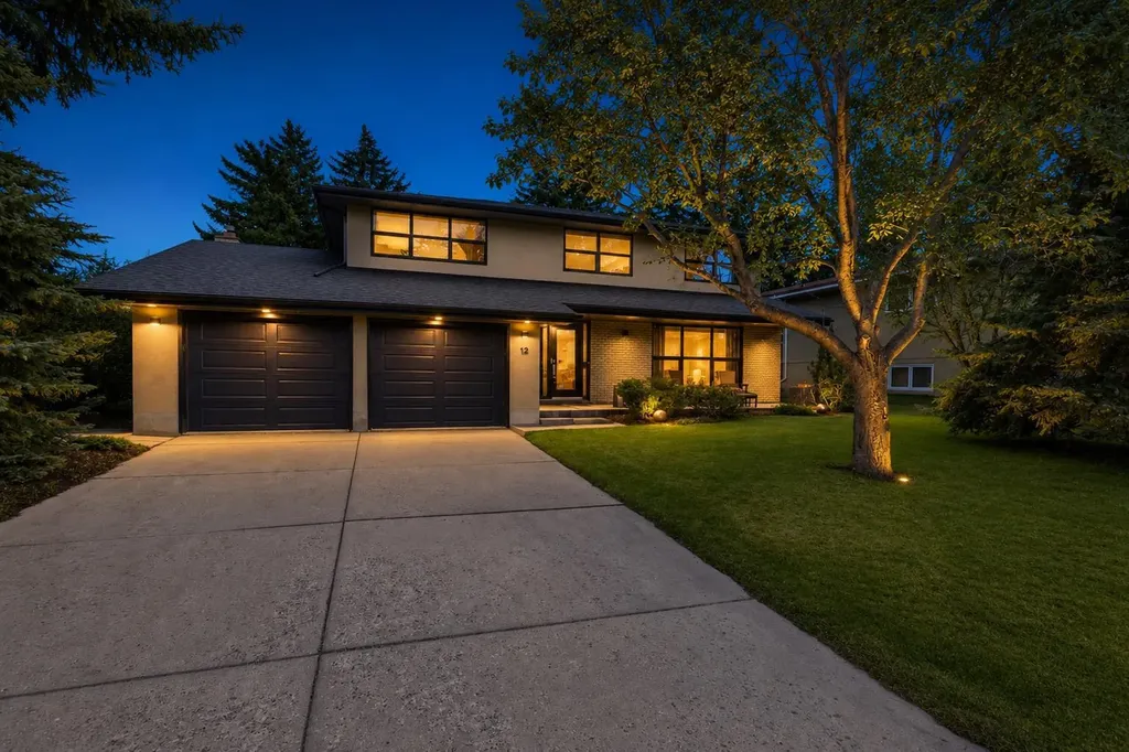 12 Varsville Place NW Calgary AB T3A 0A8