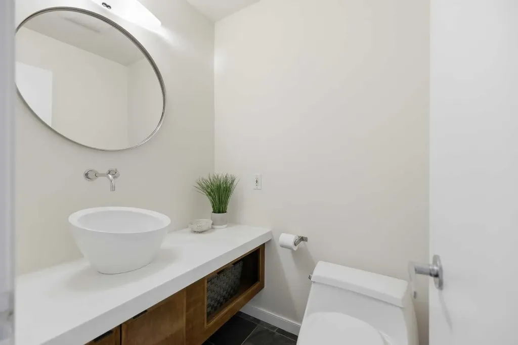 12 Varsville Place NW Calgary AB T3A 0A8