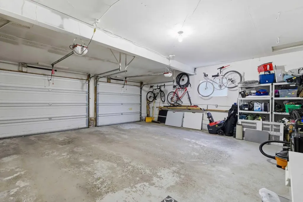 12 Varsville Place NW Calgary AB T3A 0A8