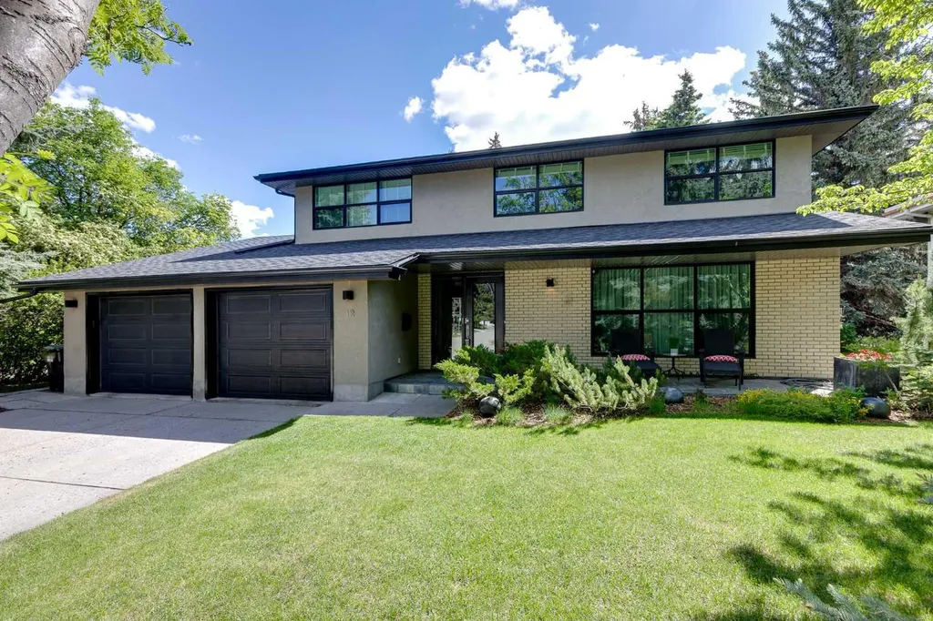 12 Varsville Place NW Calgary AB T3A 0A8