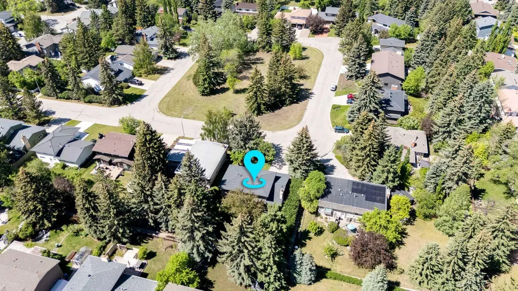 12 Varsville Place NW Calgary AB T3A 0A8